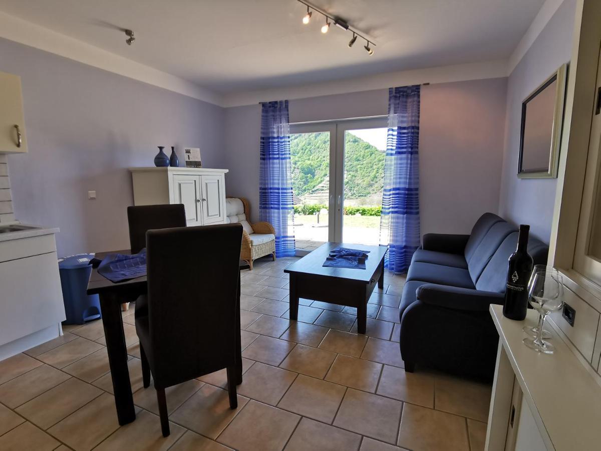 Ferienwohnung Weingut Amlinger&Sohn Neef Exterior foto