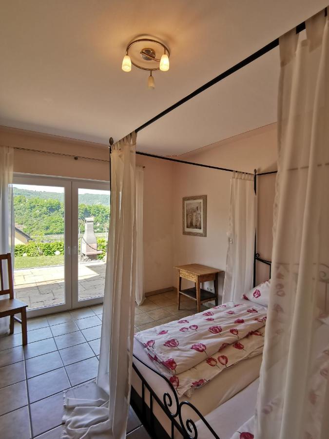 Ferienwohnung Weingut Amlinger&Sohn Neef Exterior foto